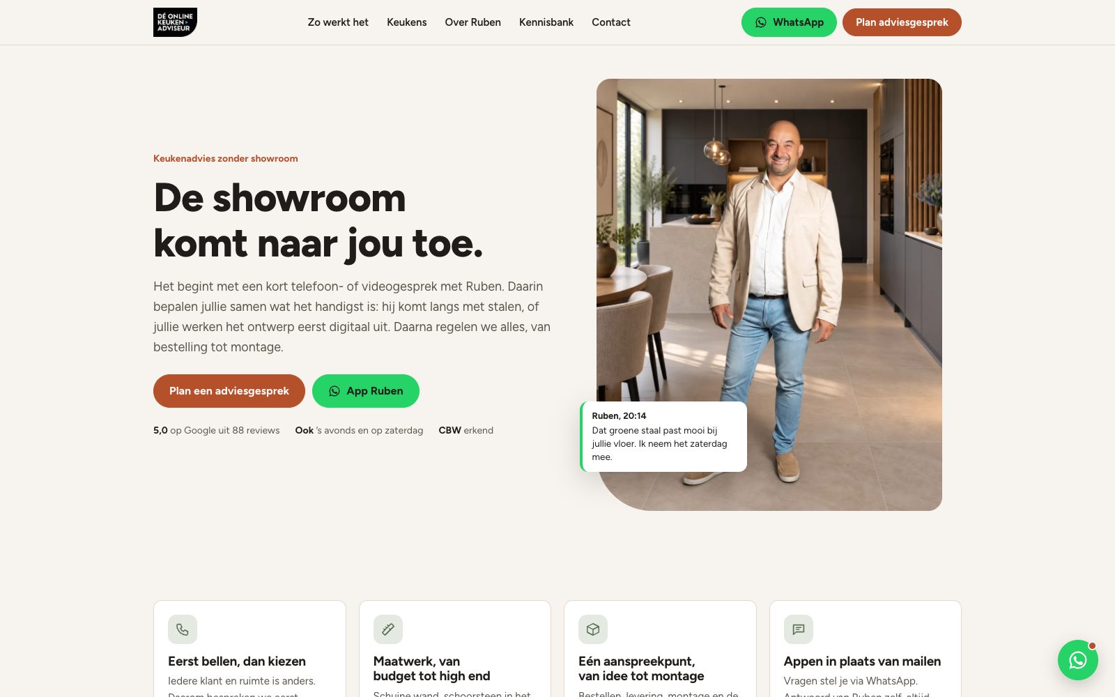Homepage van Dé Online Keukenadviseur met Ruben in beeld en WhatsApp als eerste knop